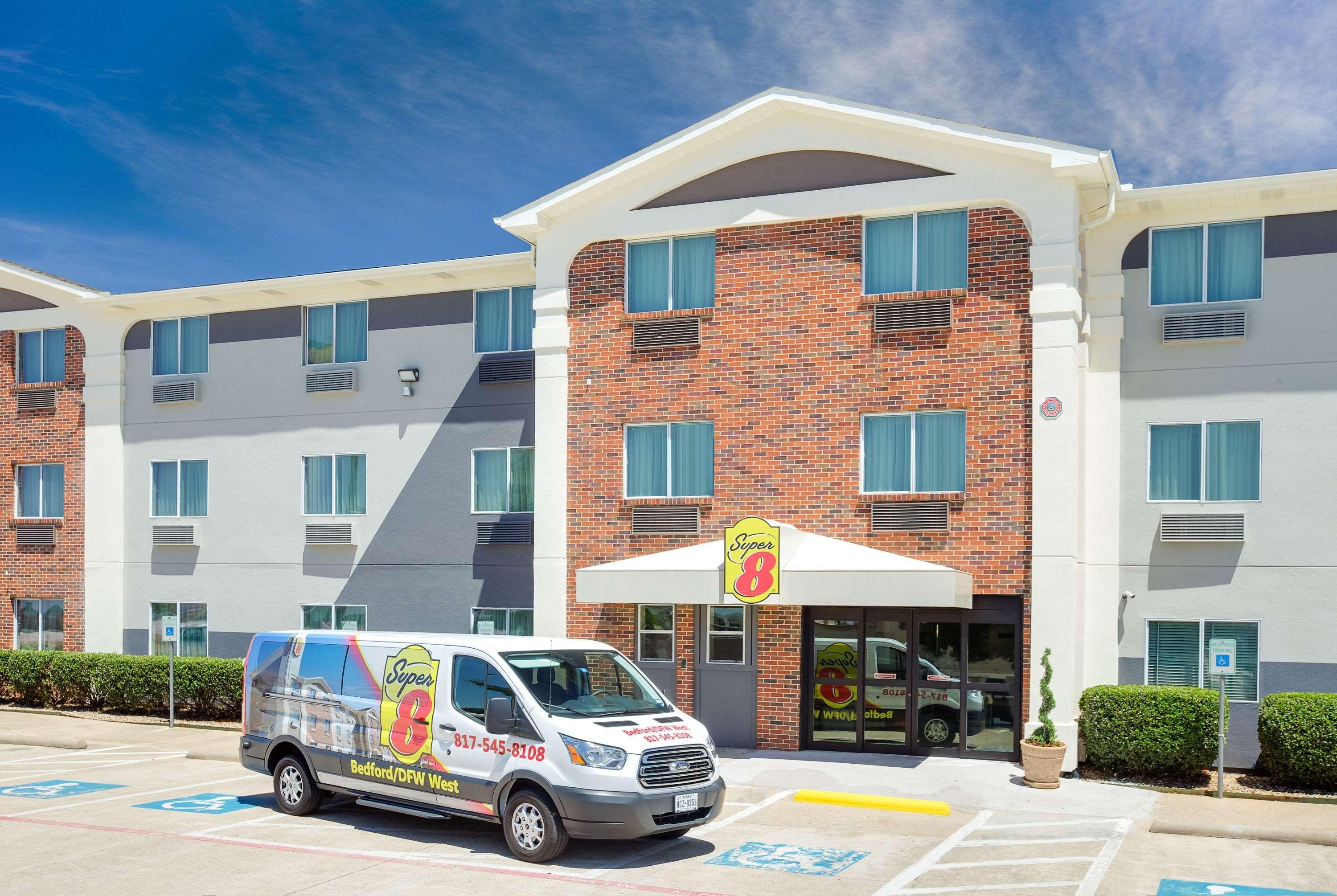 Motel Super 8 By Wyndham Bedford Dfw Airport West Exterior foto