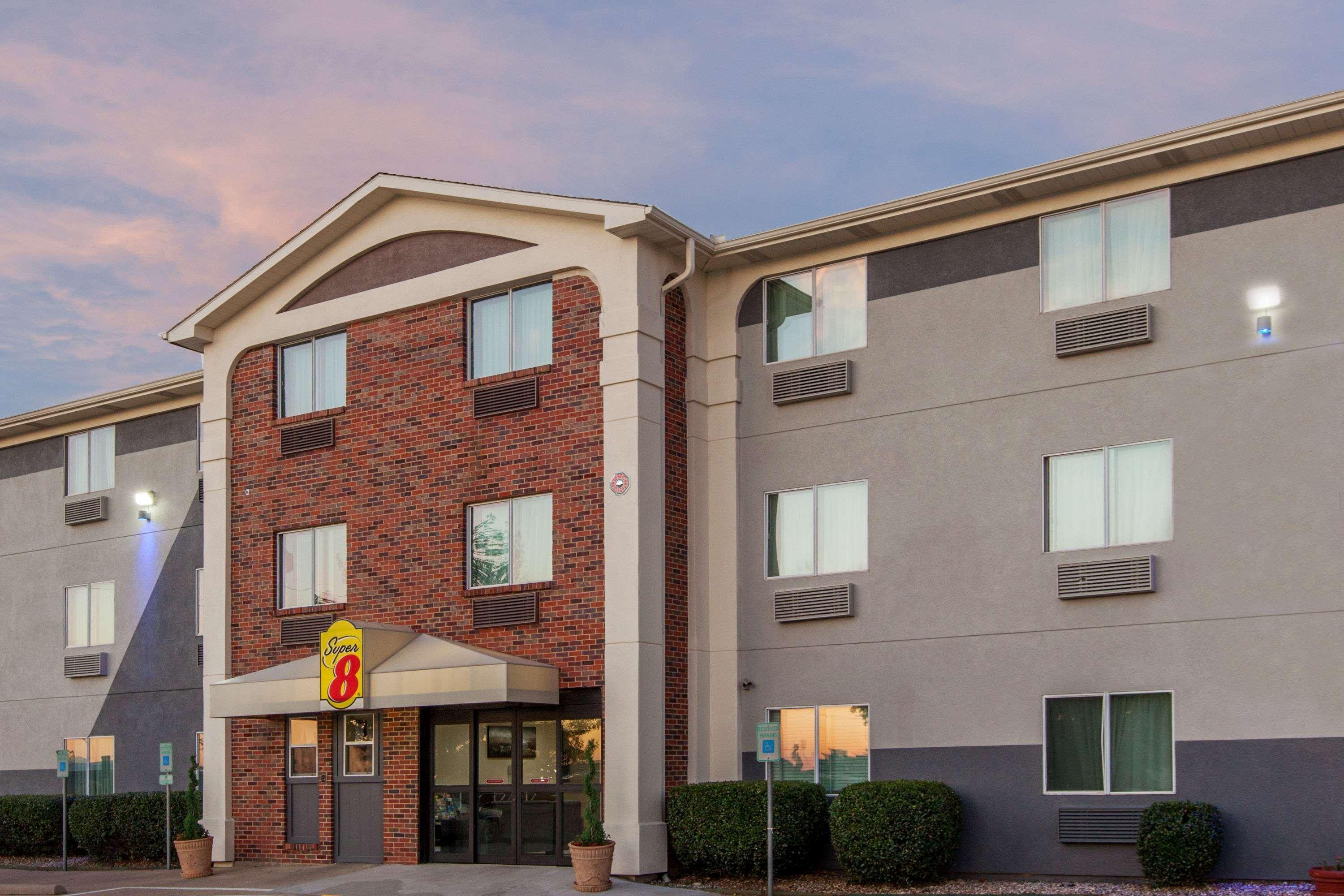 Motel Super 8 By Wyndham Bedford Dfw Airport West Exterior foto