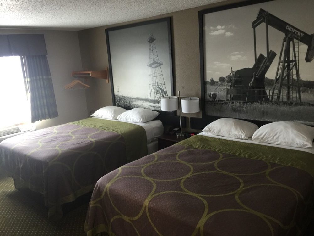 Motel Super 8 By Wyndham Bedford Dfw Airport West Exterior foto